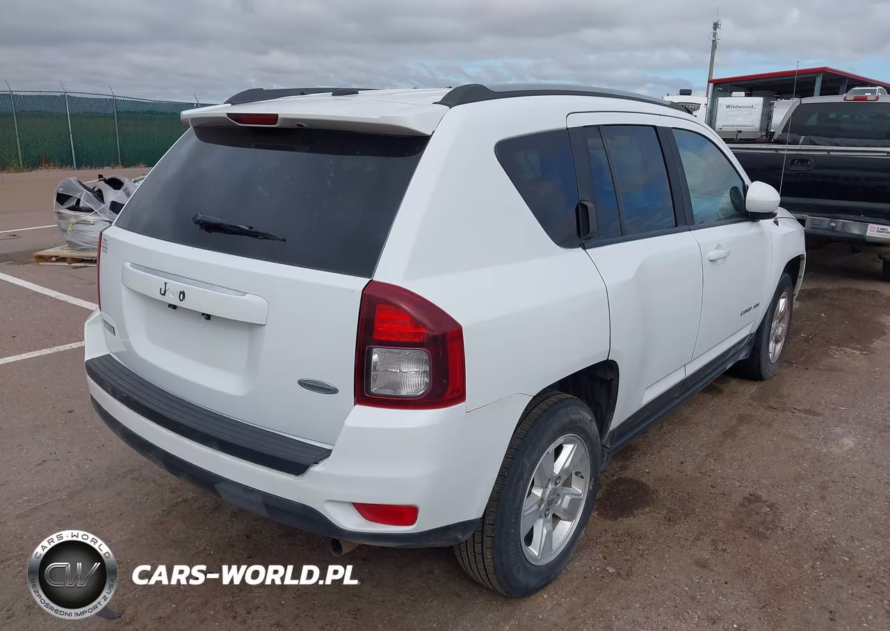 2016 Jeep Compass Latitude VIN:1C4NJCEA3GD665967 - 4
