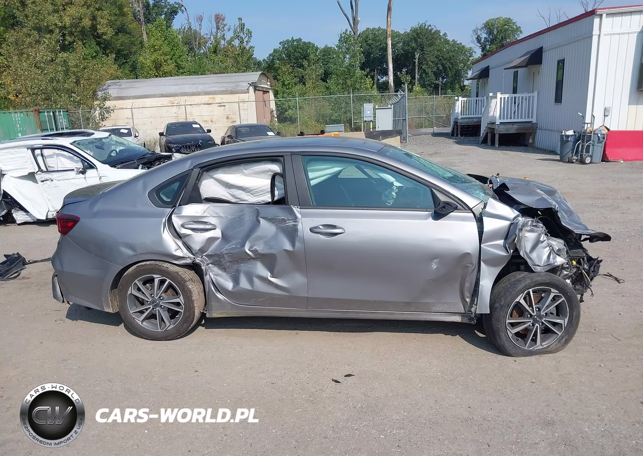 2024 Kia Forte Lxs VIN:3KPF24AD4RE731323 - 14