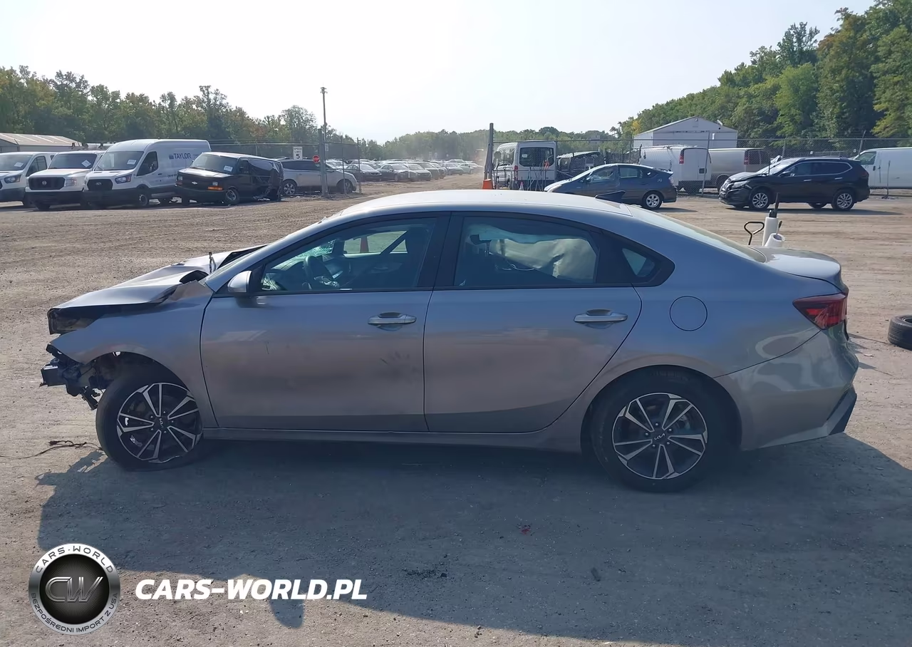 2024 Kia Forte Lxs VIN:3KPF24AD4RE731323 - 15