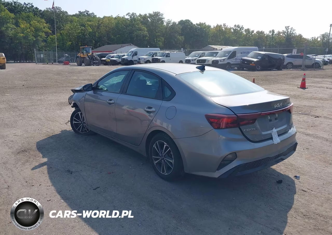 2024 Kia Forte Lxs VIN:3KPF24AD4RE731323 - 3