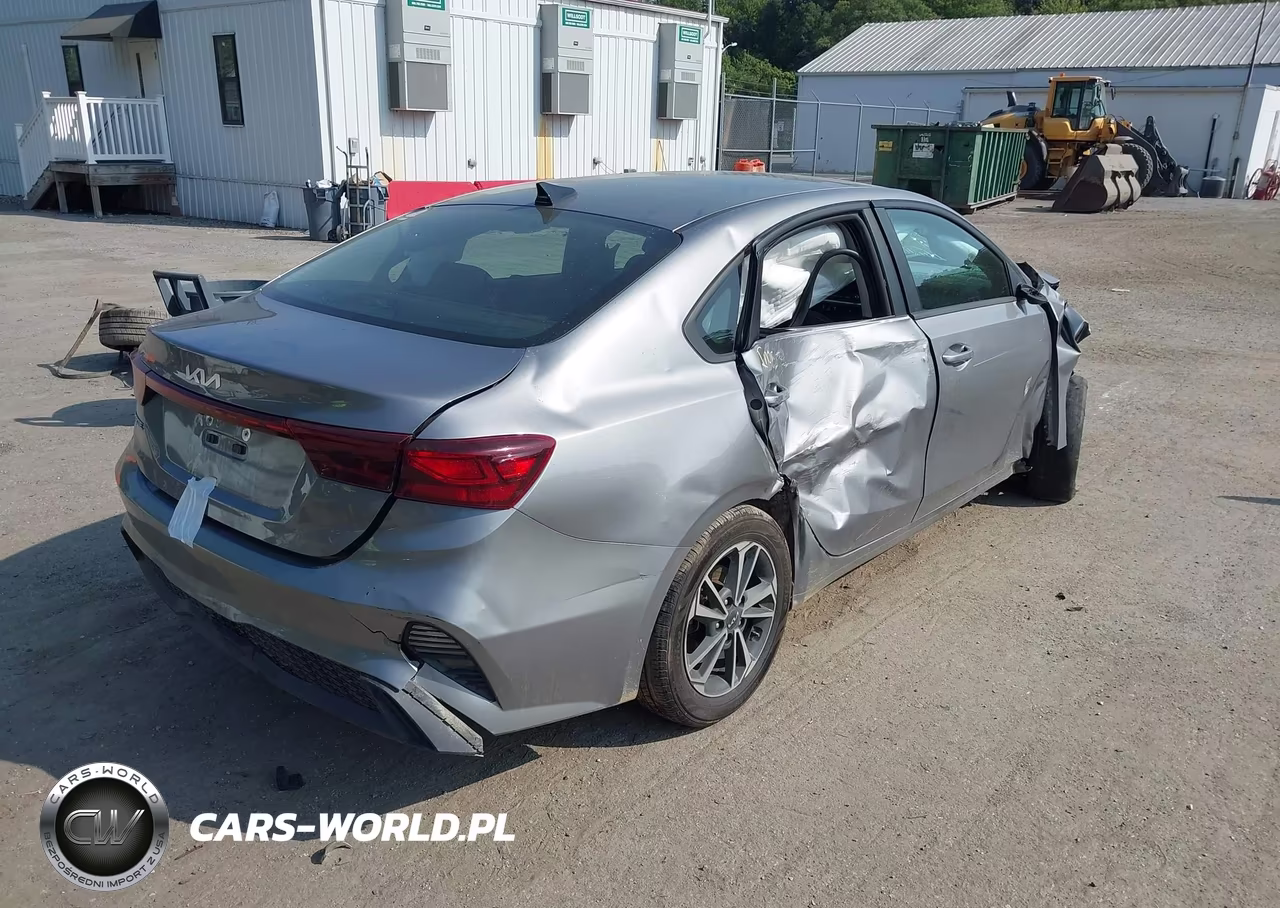 2024 Kia Forte Lxs VIN:3KPF24AD4RE731323 - 4