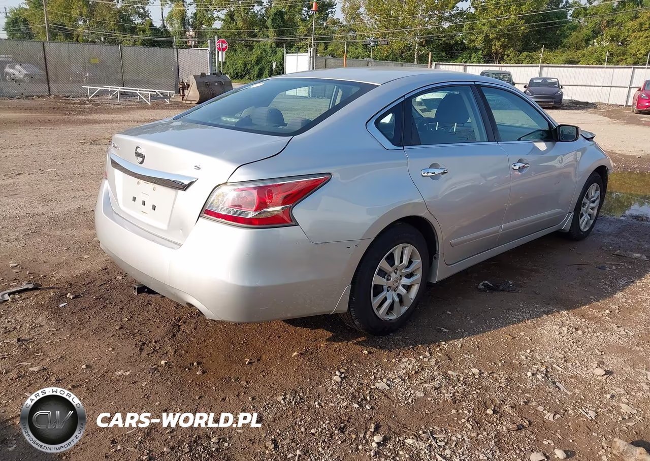 2015 Nissan Altima 2.5 S VIN:1N4AL3AP4FC588331 - 4