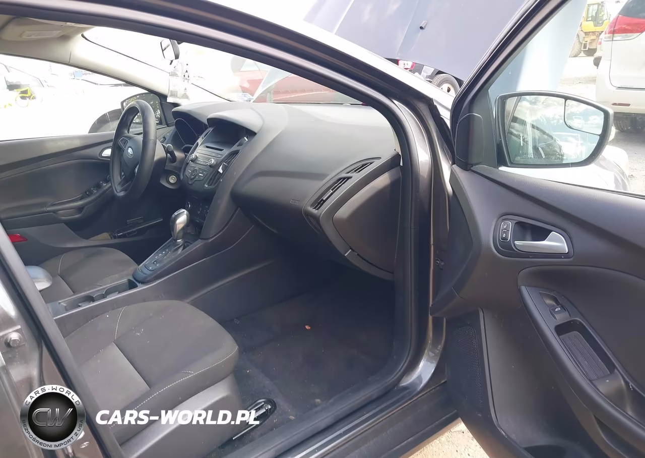 2015 Ford Focus Se VIN:1FADP3F2XFL383644 - 5