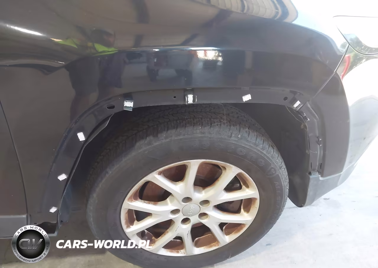2014 Jeep Cherokee Latitude VIN:1C4PJLCBXEW186581 - 6
