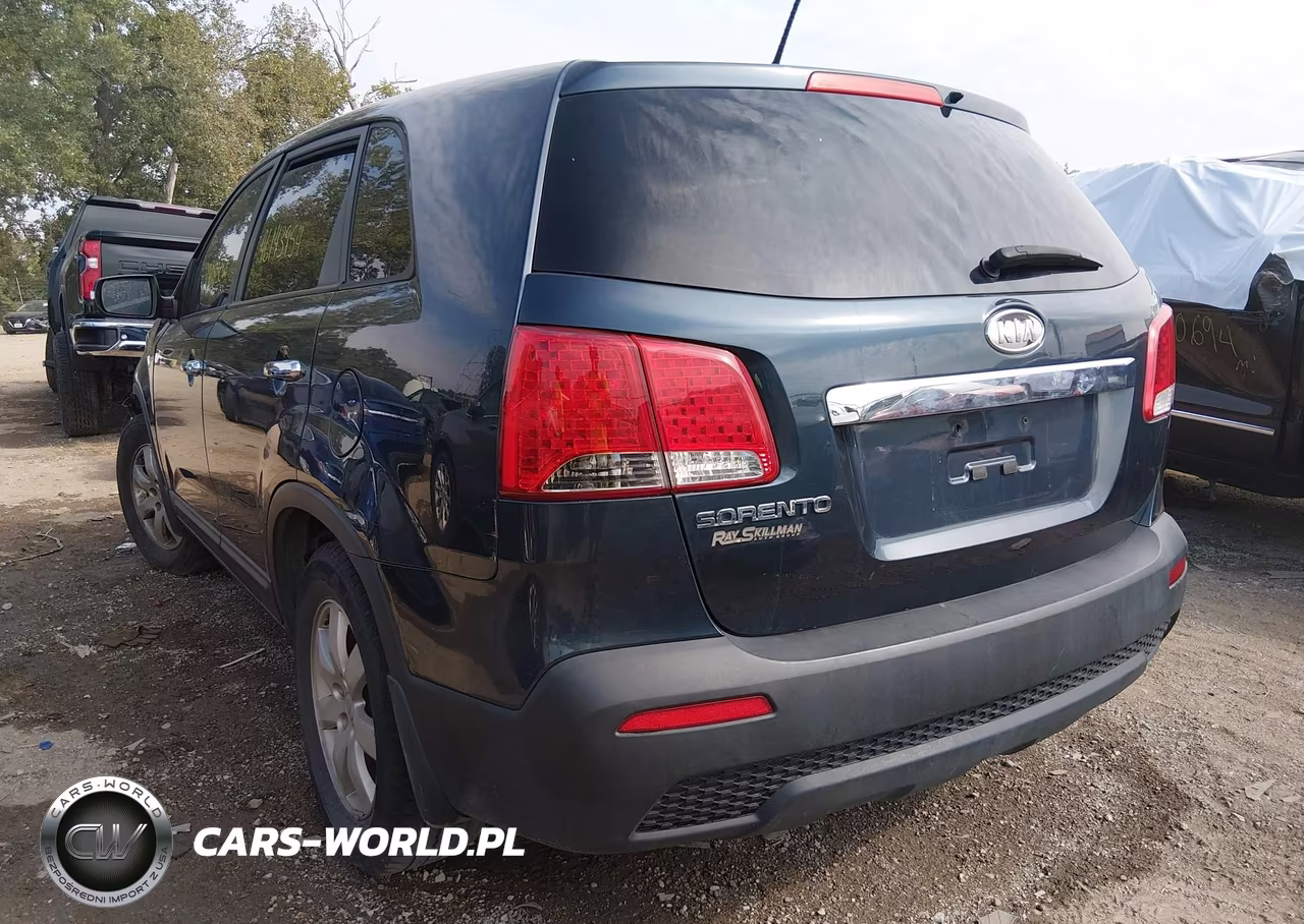 2011 Kia Sorento Lx VIN:5XYKT3A18BG179796 - 3
