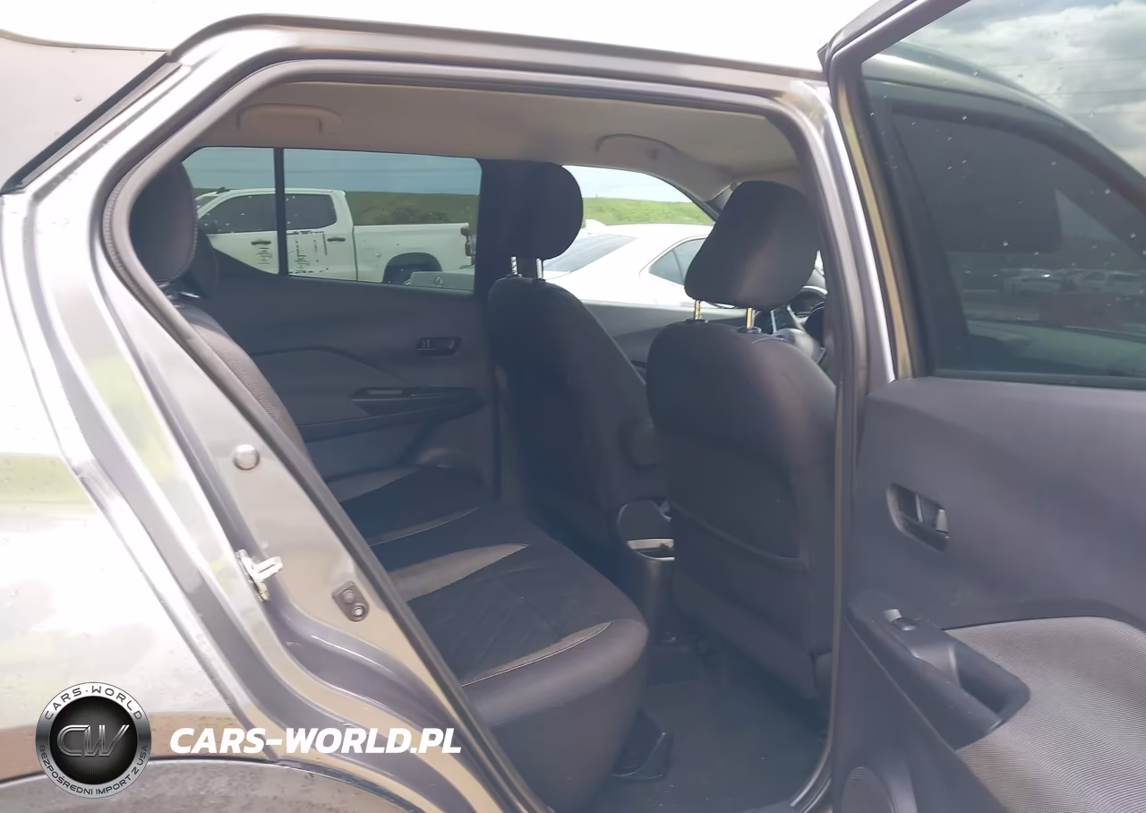 2019 Nissan Kicks S VIN:3N1CP5CUXKL517559 - 8