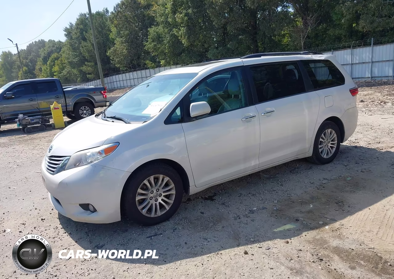 2017 Toyota Sienna Xle 8 Passenger VIN:5TDYZ3DC2HS900129 - 2