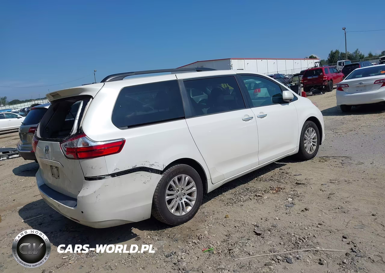 2017 Toyota Sienna Xle 8 Passenger VIN:5TDYZ3DC2HS900129 - 4
