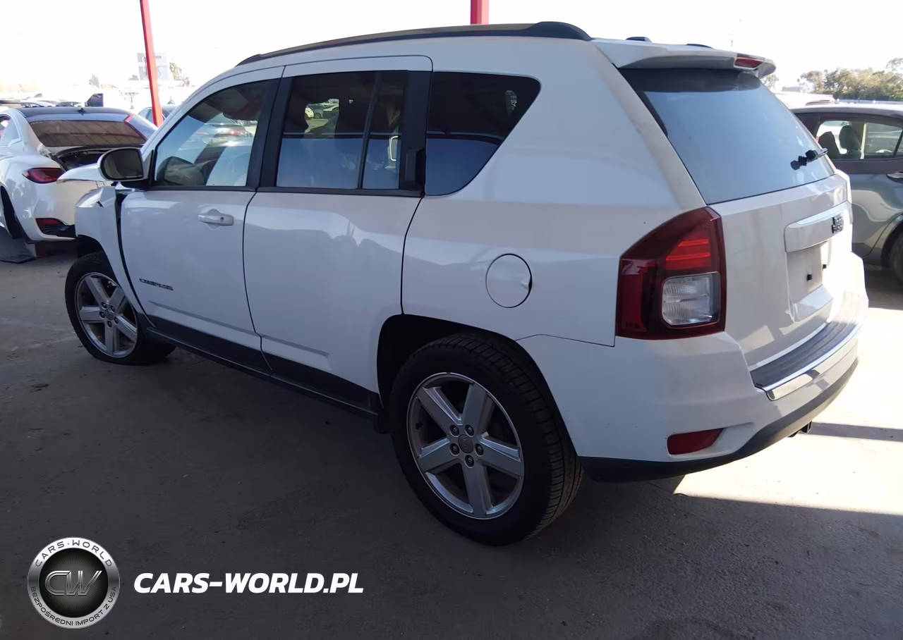 2014 Jeep Compass Latitude VIN:1C4NJCEA6ED674594 - 3