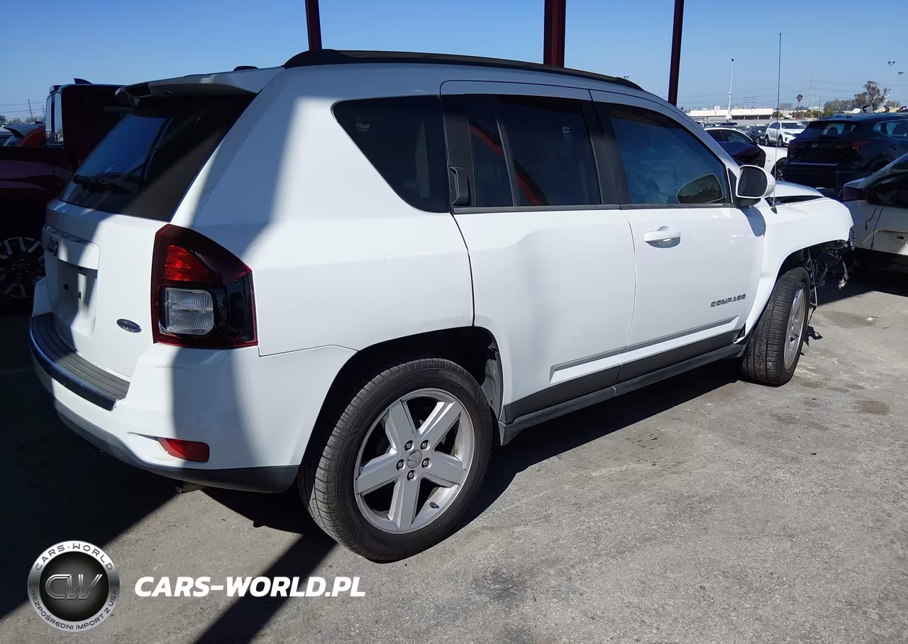 2014 Jeep Compass Latitude VIN:1C4NJCEA6ED674594 - 4