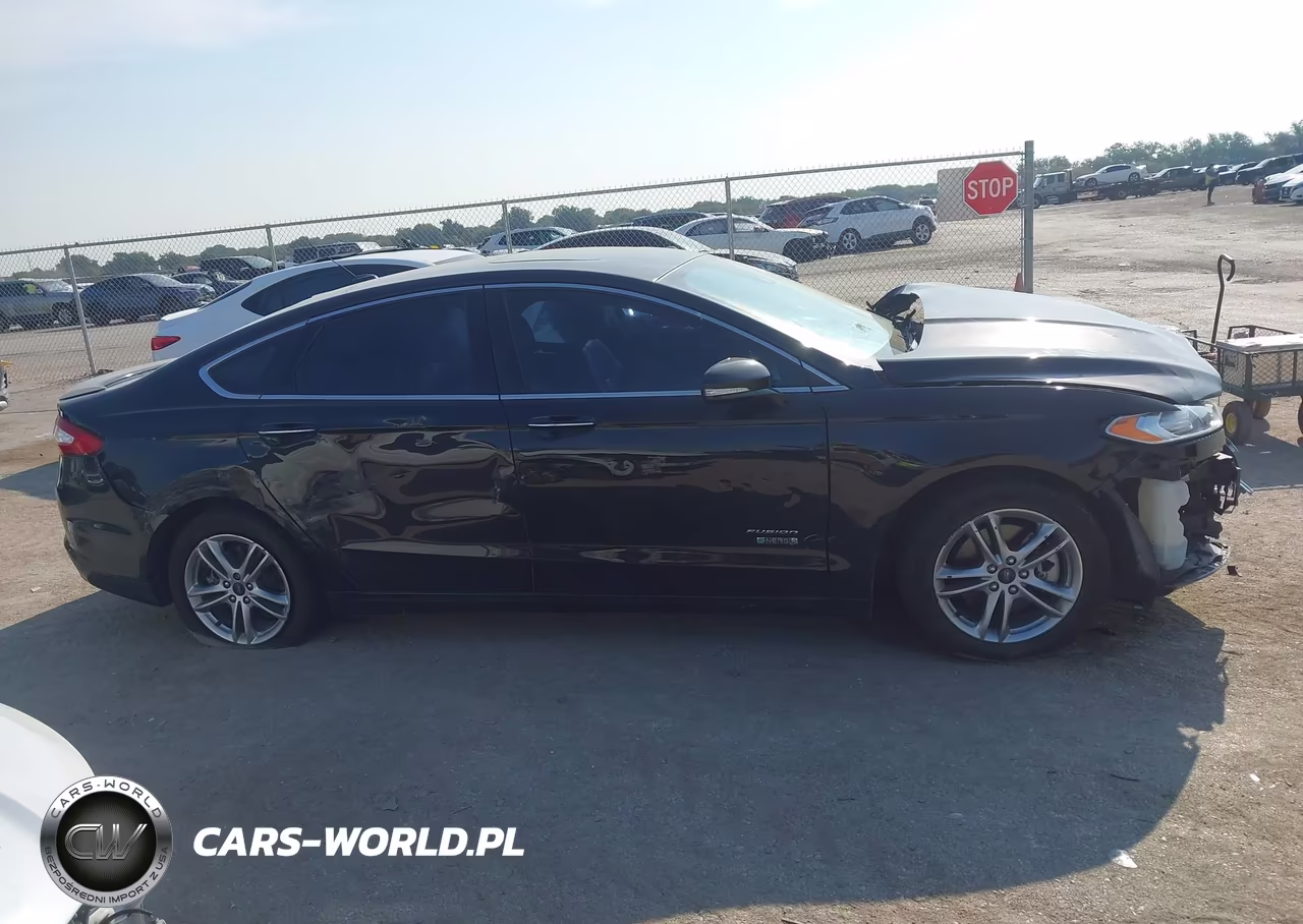 2015 Ford Fusion Energi Titanium VIN:3FA6P0SU9FR202243 - 13