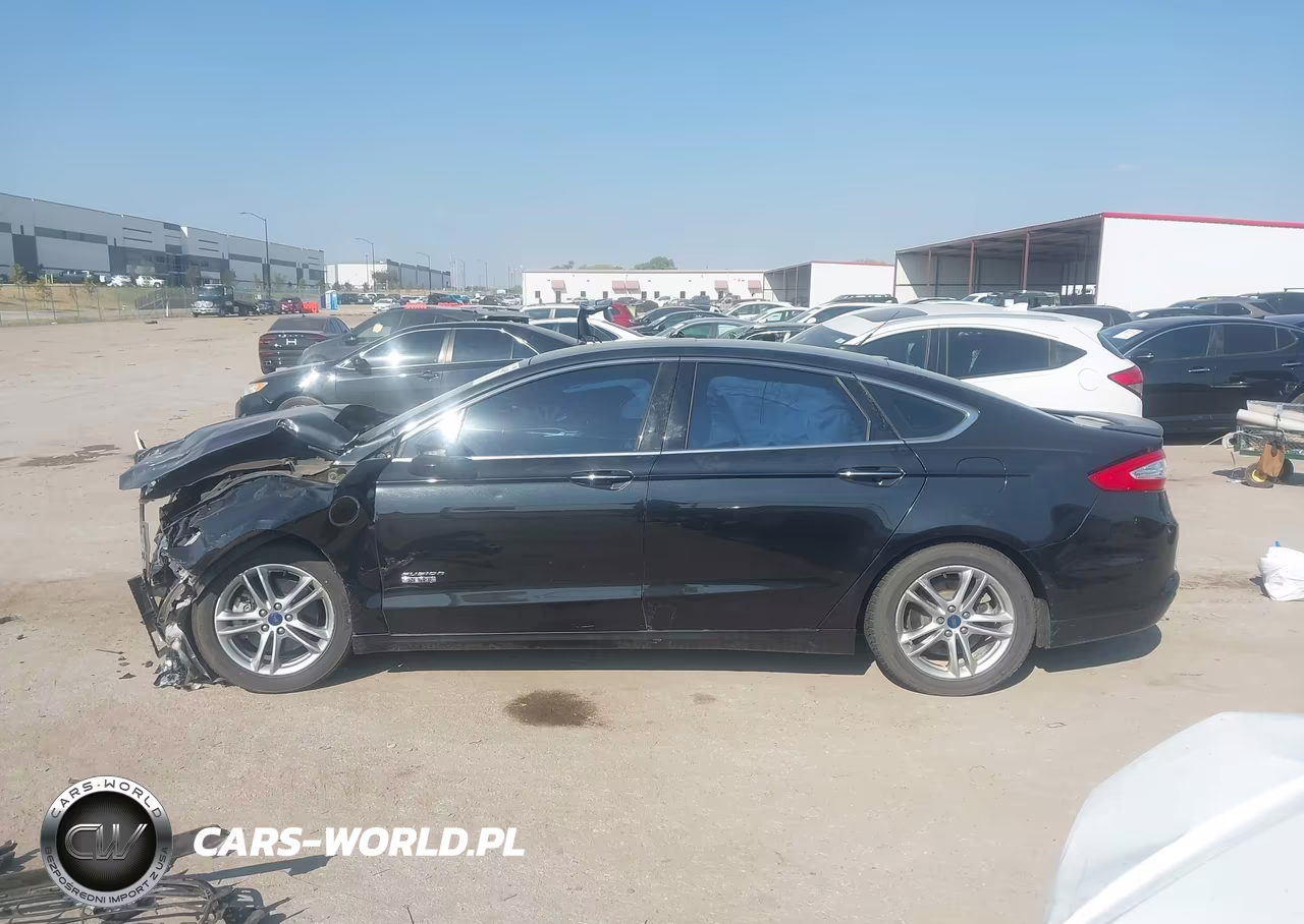 2015 Ford Fusion Energi Titanium VIN:3FA6P0SU9FR202243 - 14