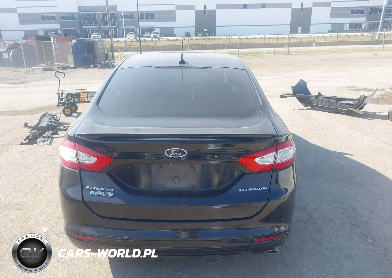 2015 Ford Fusion Energi Titanium VIN:3FA6P0SU9FR202243 - 16