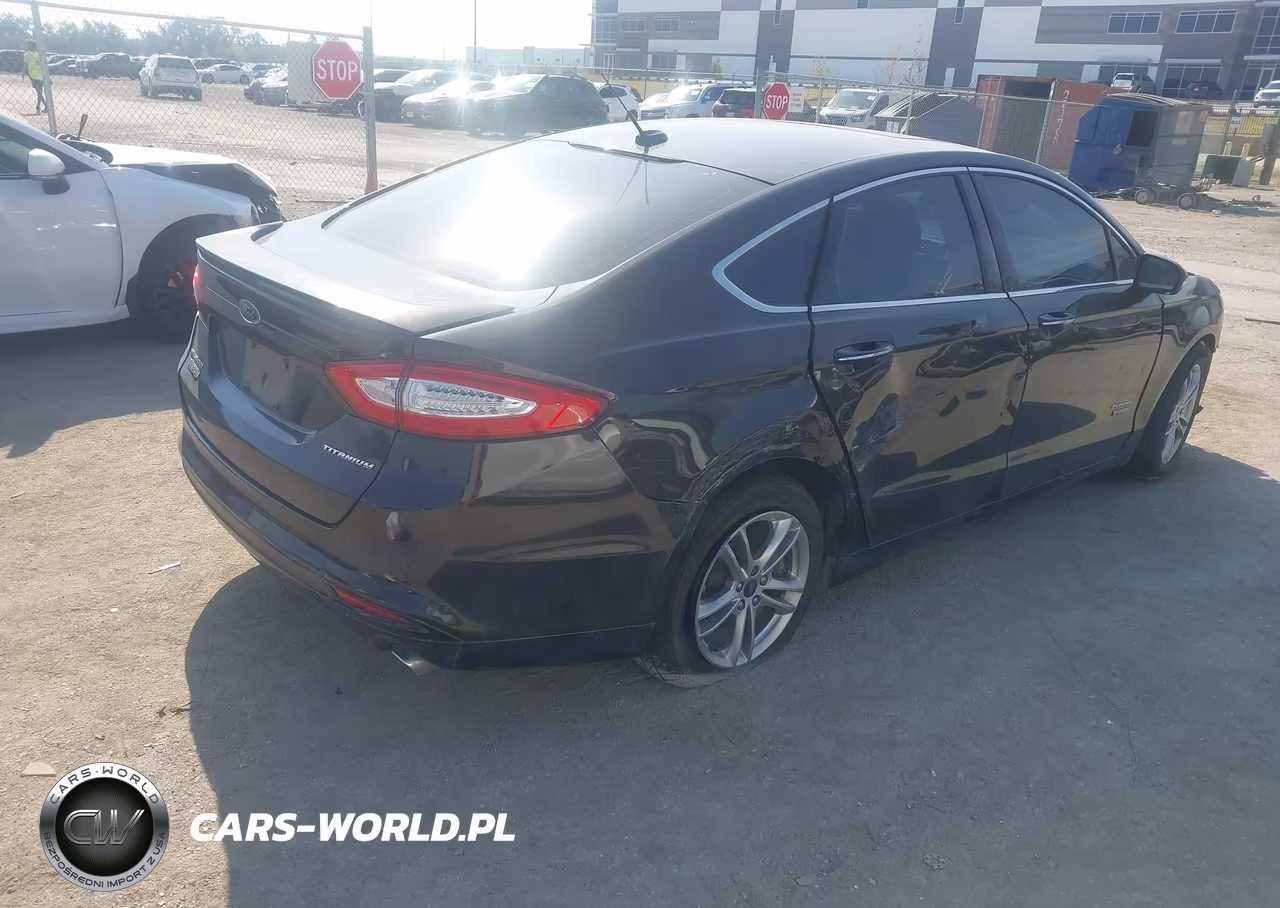 2015 Ford Fusion Energi Titanium VIN:3FA6P0SU9FR202243 - 4