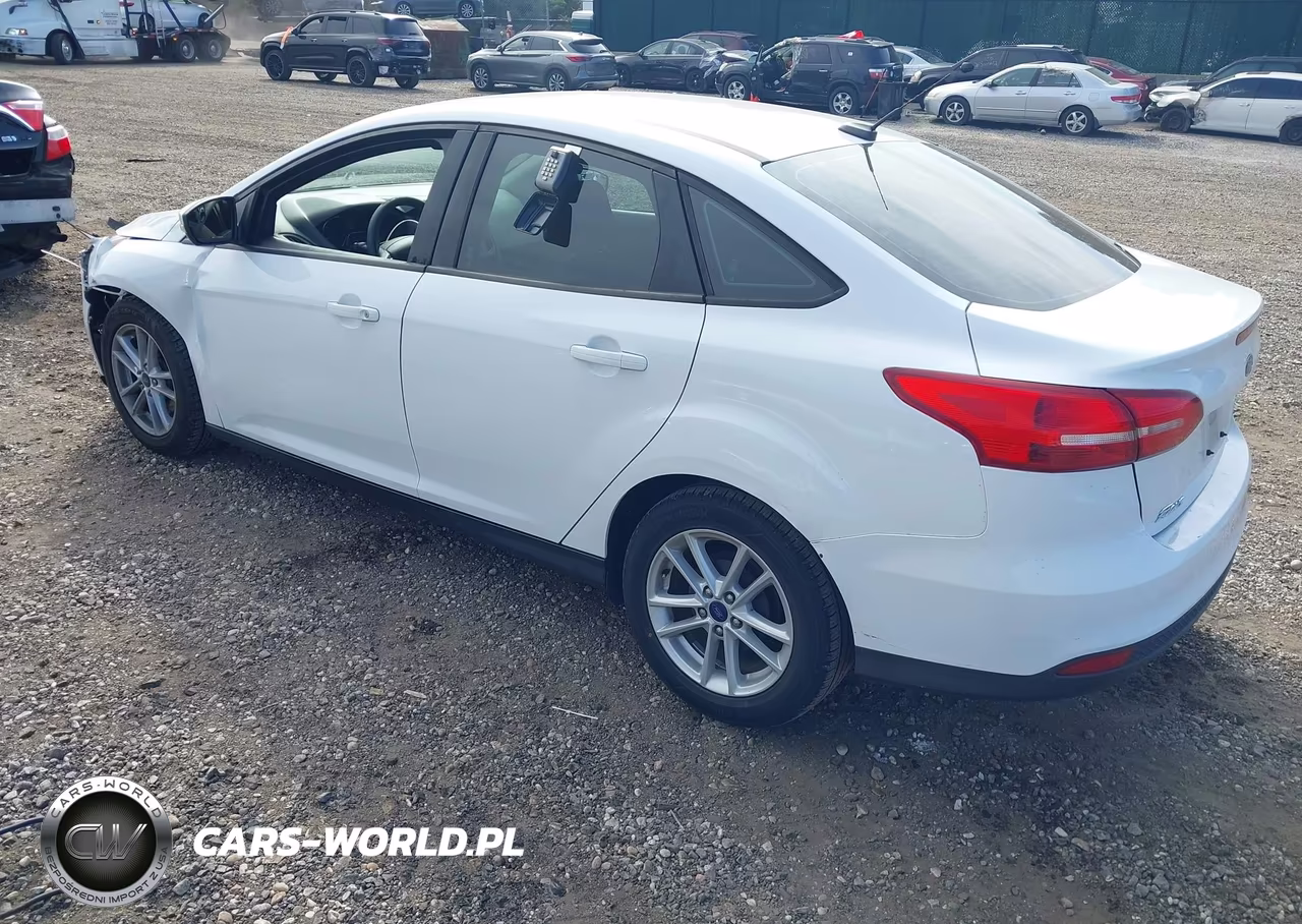 2017 Ford Focus Se VIN:1FADP3F2XHL300040 - 3