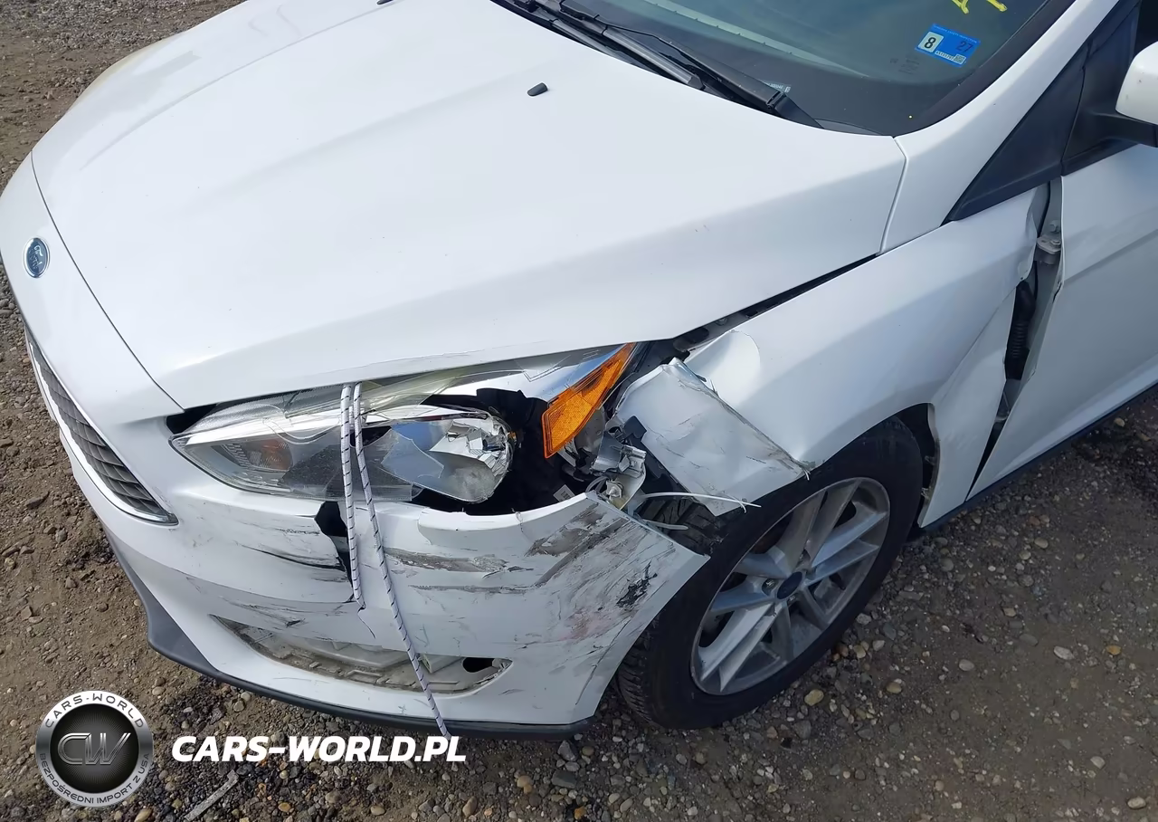2017 Ford Focus Se VIN:1FADP3F2XHL300040 - 6