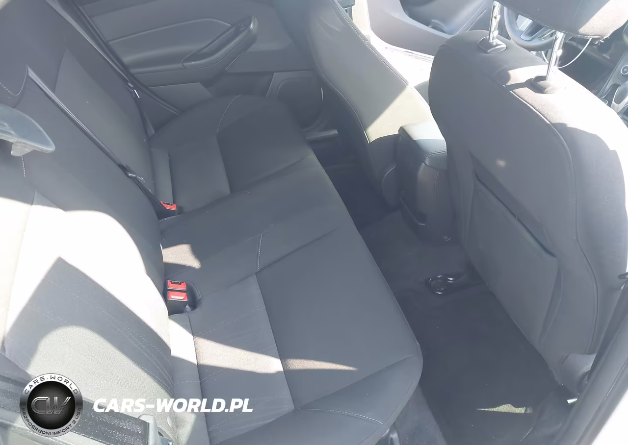 2017 Ford Focus Se VIN:1FADP3F2XHL300040 - 8