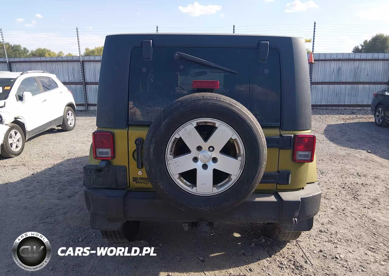 2007 Jeep Wrangler Unlimited Sahara VIN:1J4GA591X7L213612 - 16