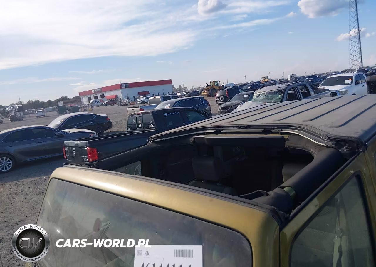 2007 Jeep Wrangler Unlimited Sahara VIN:1J4GA591X7L213612 - 6