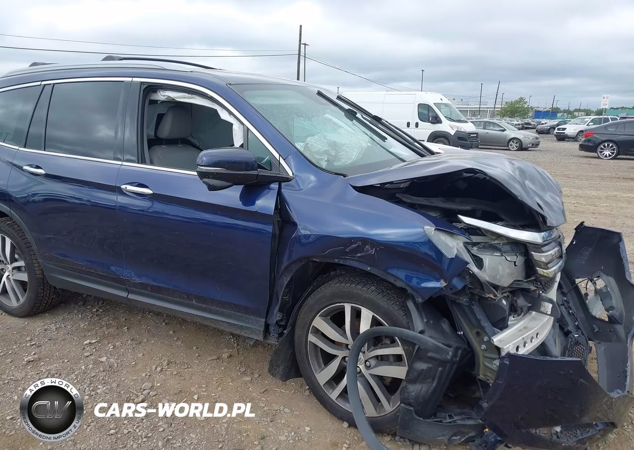2018 Honda Pilot Touring VIN:5FNYF6H91JB057348 - 17