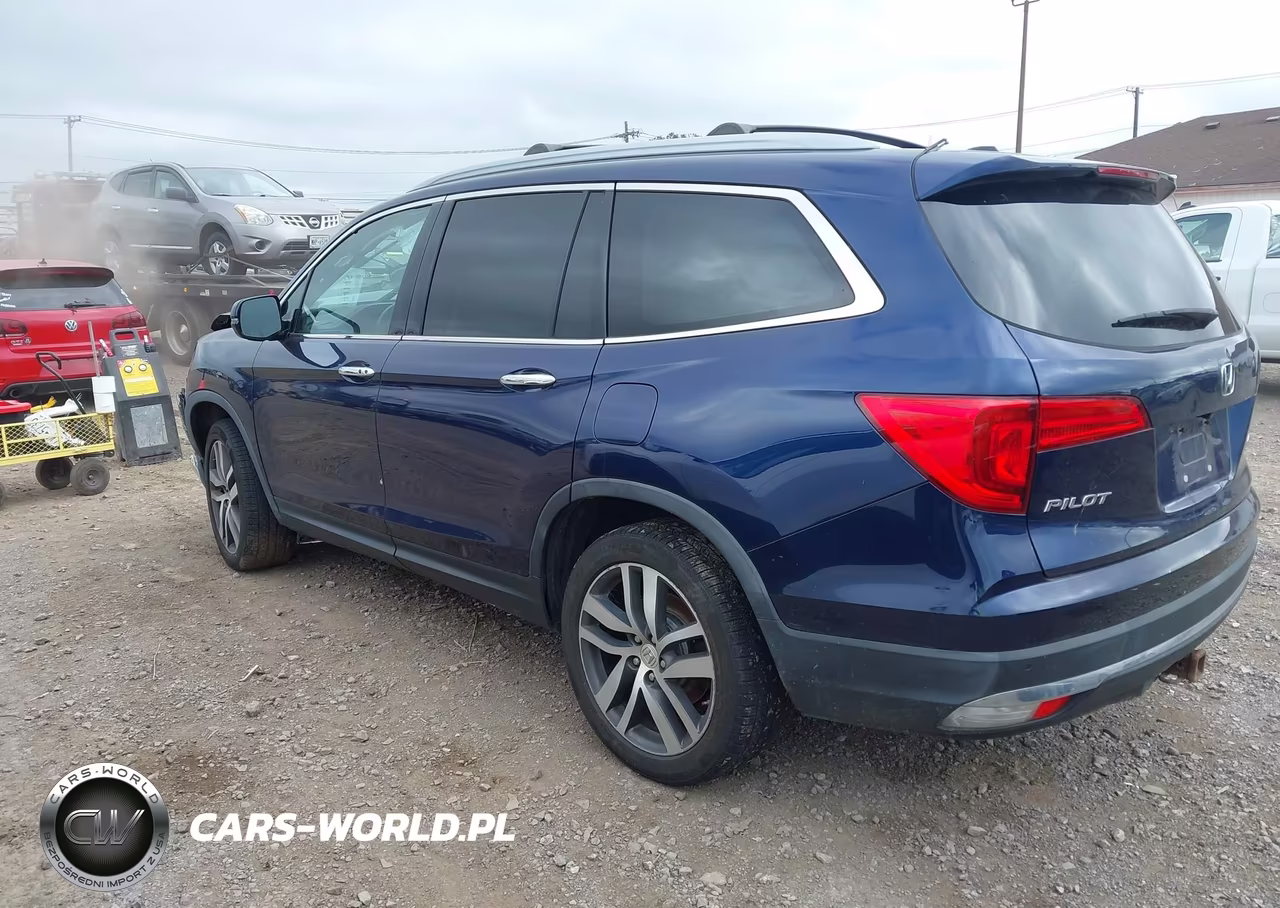 2018 Honda Pilot Touring VIN:5FNYF6H91JB057348 - 3
