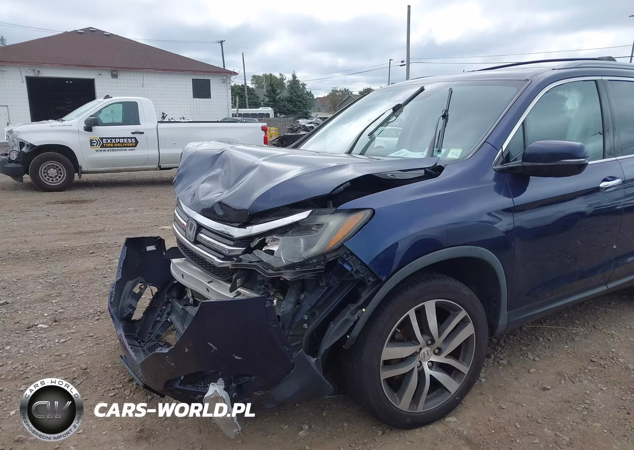 2018 Honda Pilot Touring VIN:5FNYF6H91JB057348 - 6