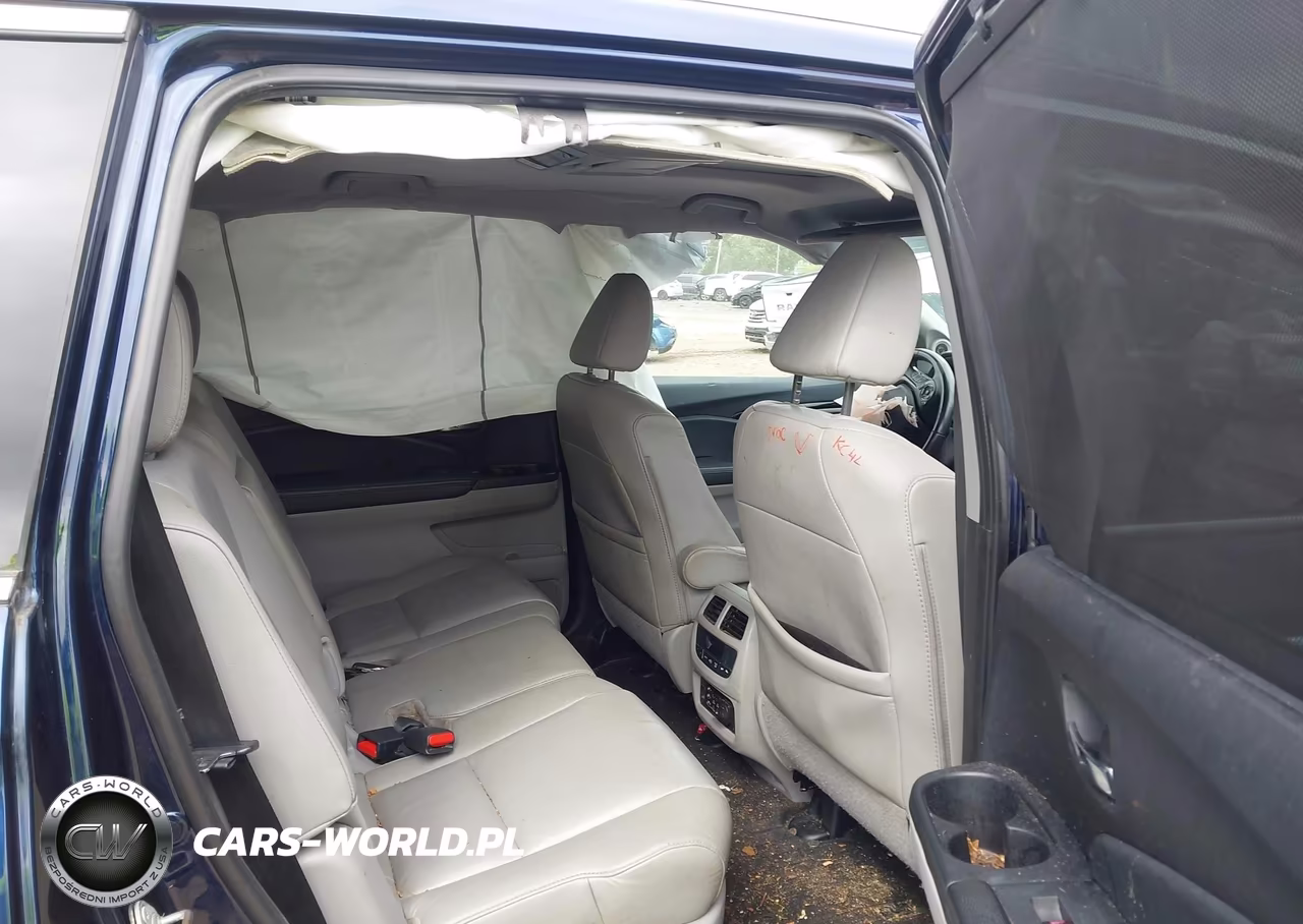 2018 Honda Pilot Touring VIN:5FNYF6H91JB057348 - 8