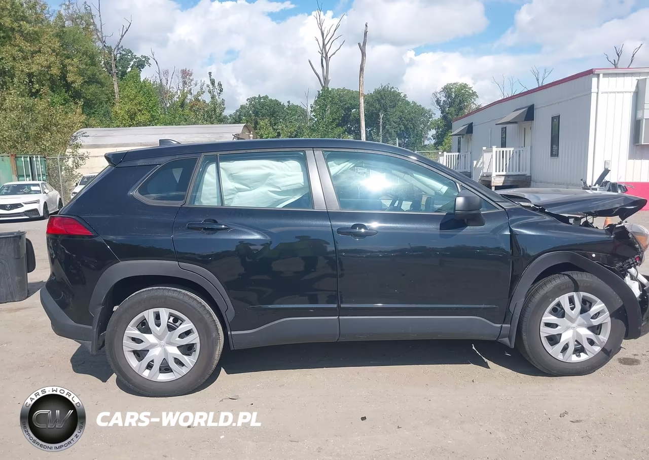 2023 Toyota Corolla Cross L VIN:7MUAAAAGXPV050789 - 13