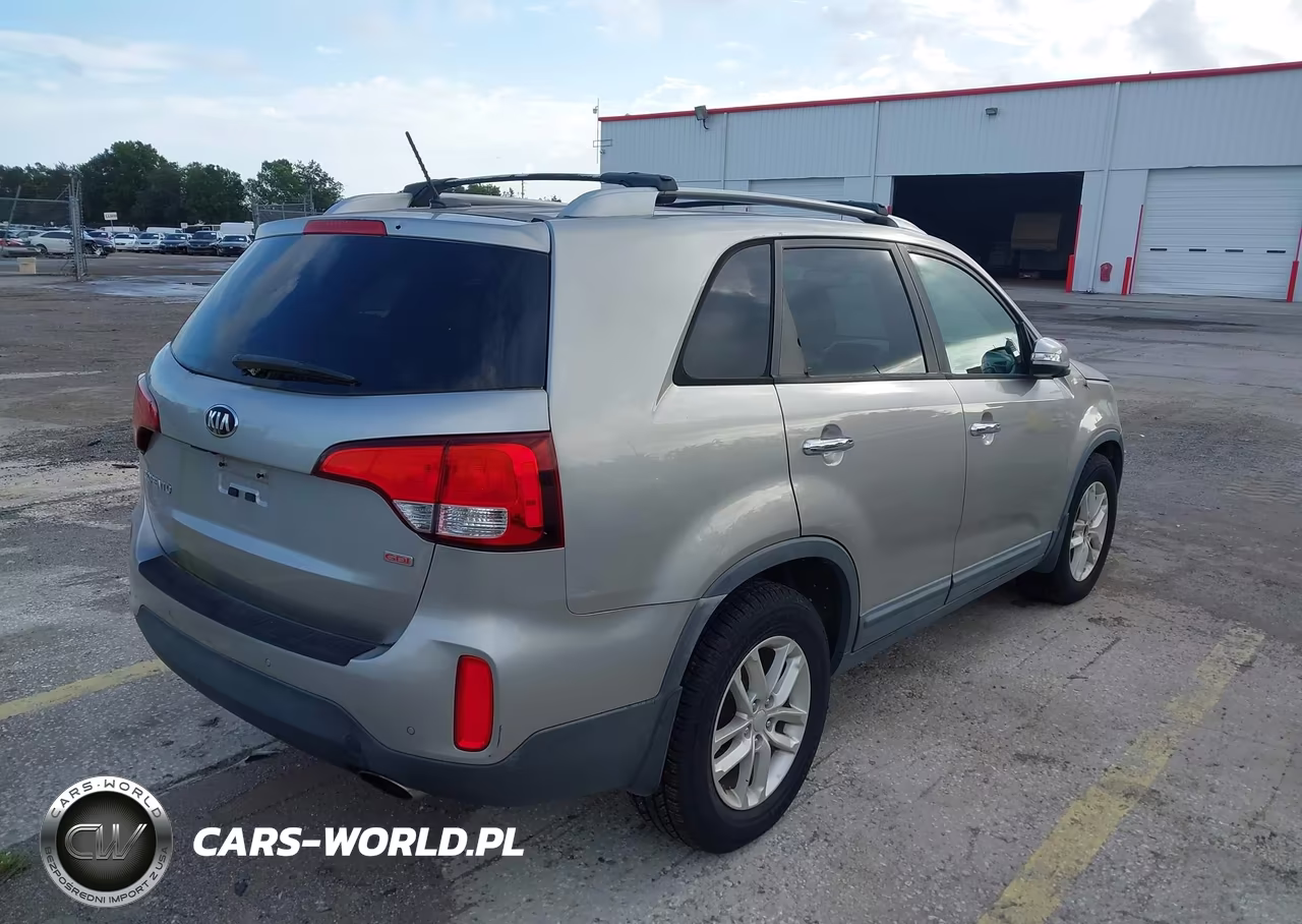 2014 Kia Sorento Lx VIN:5XYKT4A65EG513563 - 4