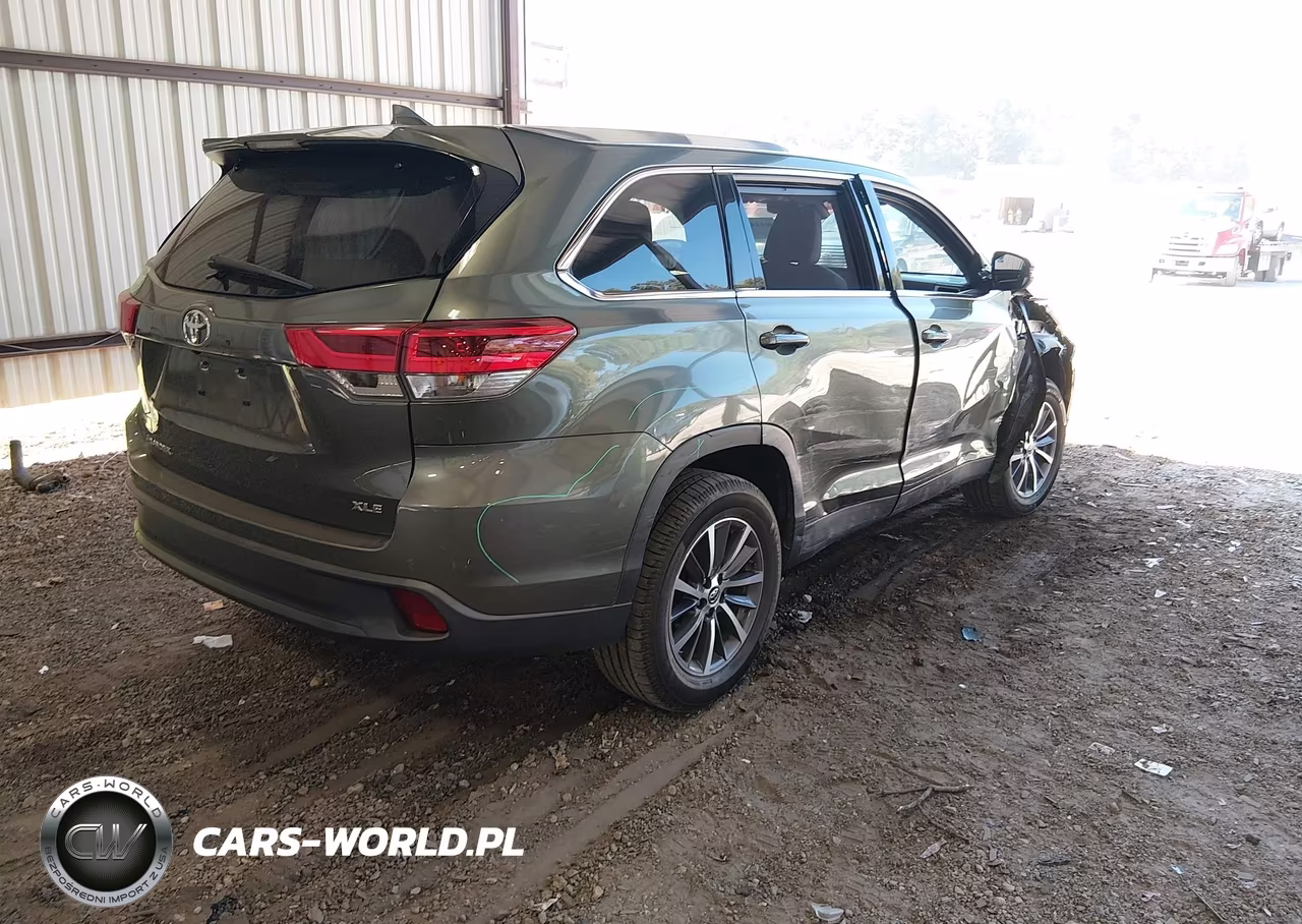 2019 Toyota Highlander Xle VIN:5TDKZRFH0KS338465 - 4