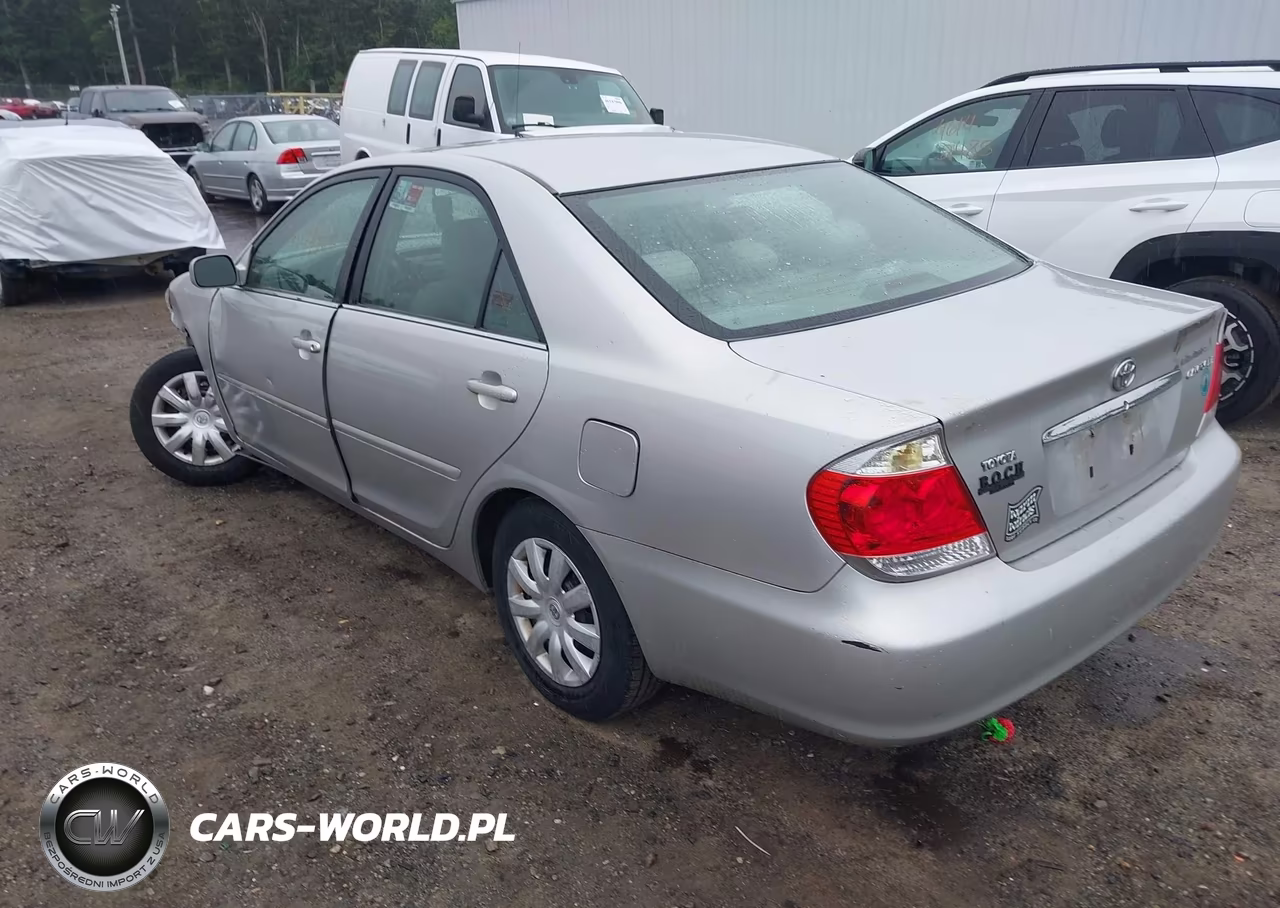 2005 Toyota Camry Le VIN:4T1BE32K25U542884 - 3