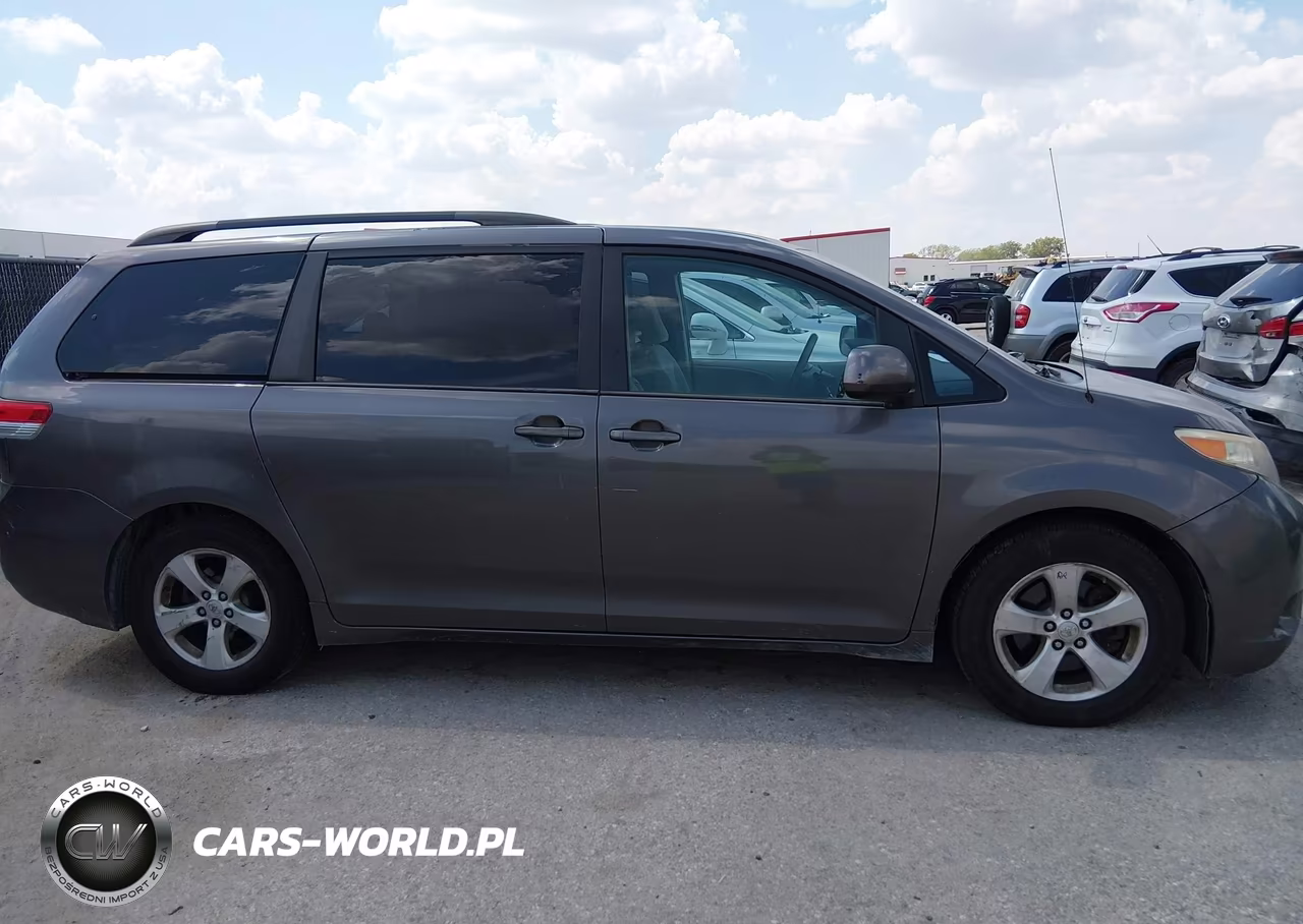 2013 Toyota Sienna Le V6 8 Passenger VIN:5TDKK3DC8DS310490 - 13