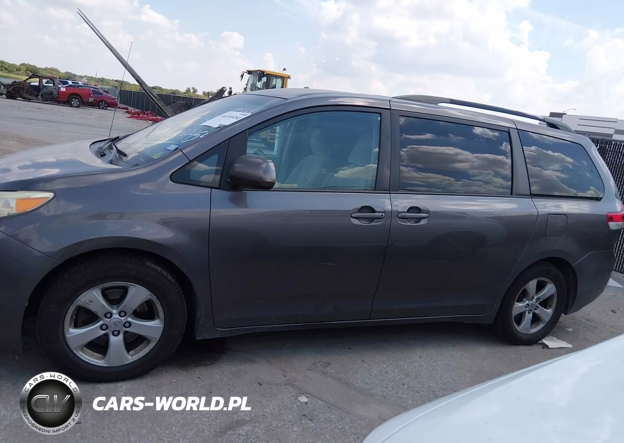 2013 Toyota Sienna Le V6 8 Passenger VIN:5TDKK3DC8DS310490 - 14