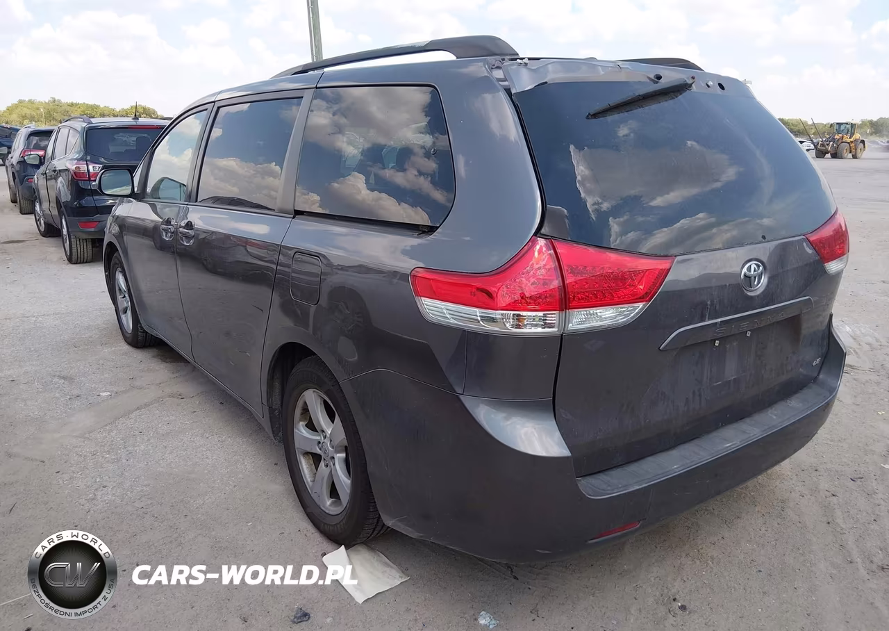 2013 Toyota Sienna Le V6 8 Passenger VIN:5TDKK3DC8DS310490 - 3