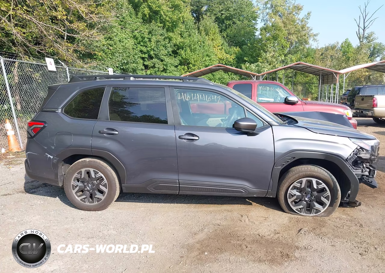 2025 Subaru Forester Premium VIN:JF2SLDDCXSH551229 - 13
