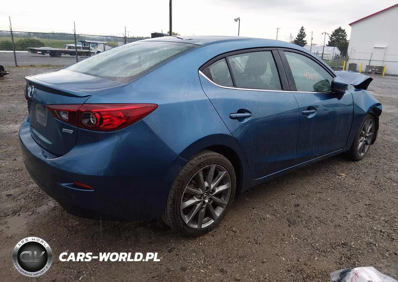 2018 Mazda Mazda3 Touring VIN:3MZBN1V33JM222157 - 4
