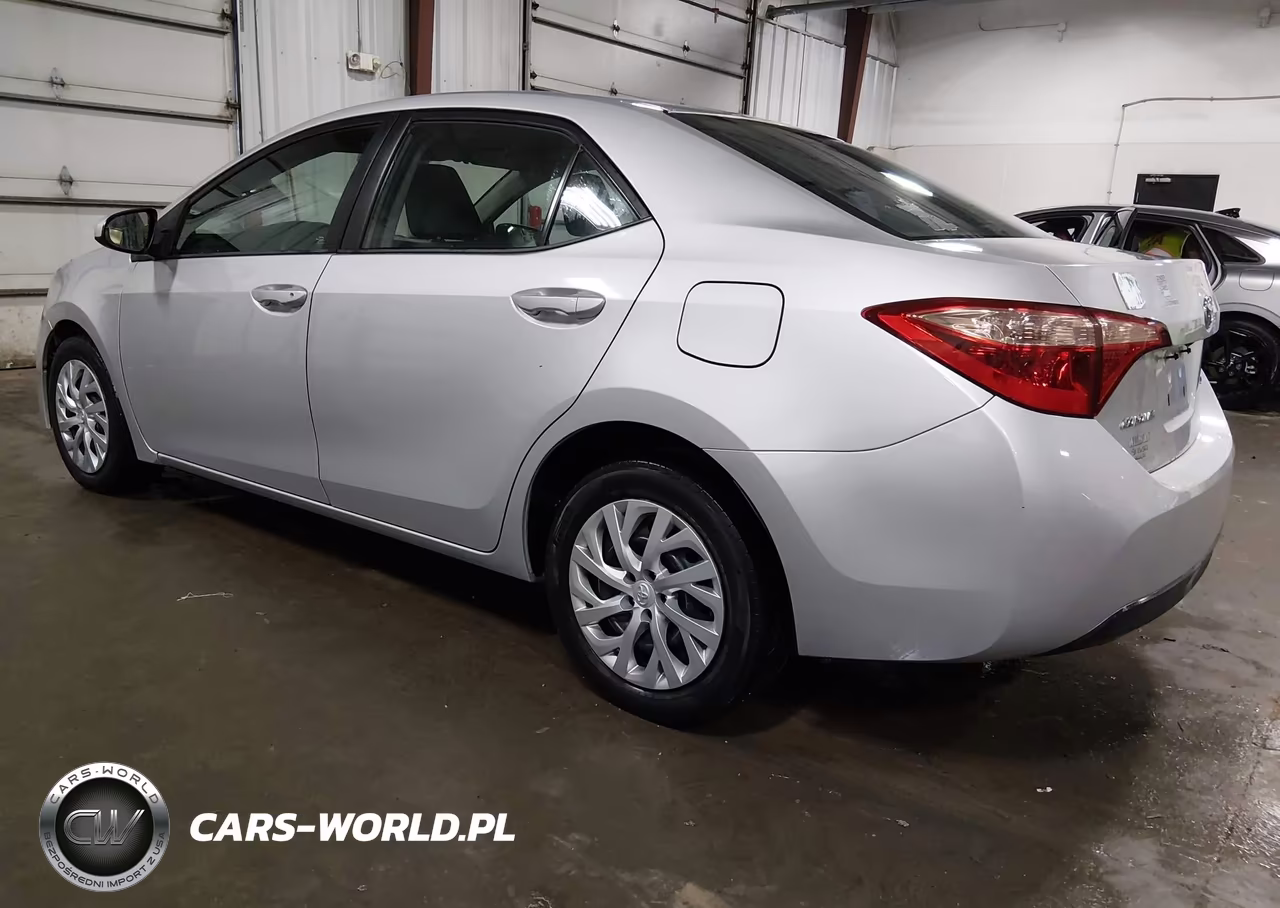 2017 Toyota Corolla Le VIN:5YFBURHE8HP726143 - 3