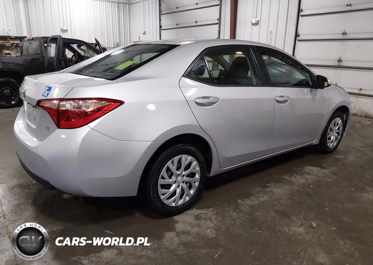 2017 Toyota Corolla Le VIN:5YFBURHE8HP726143 - 4