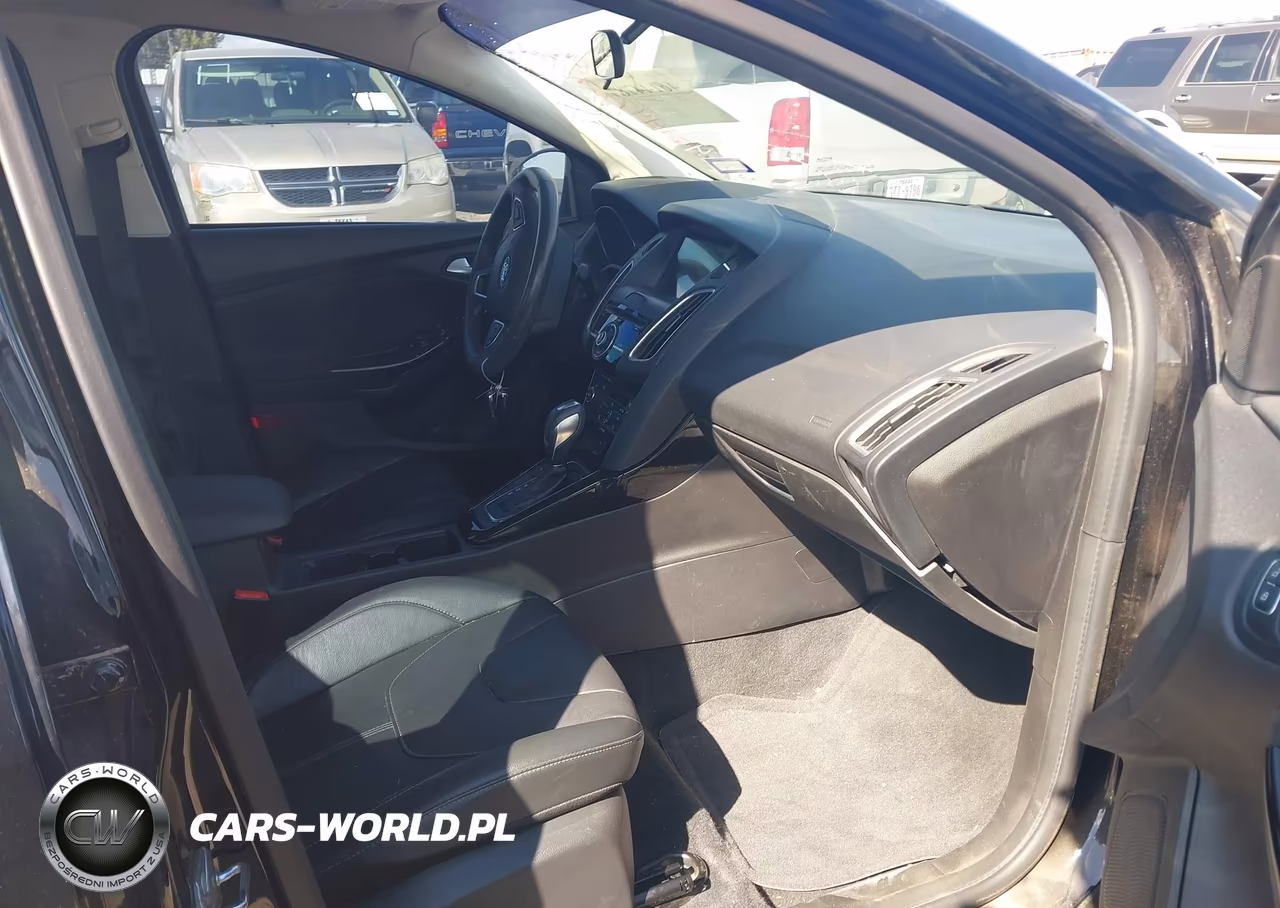 2017 Ford Focus Titanium VIN:1FADP3J22HL238656 - 5
