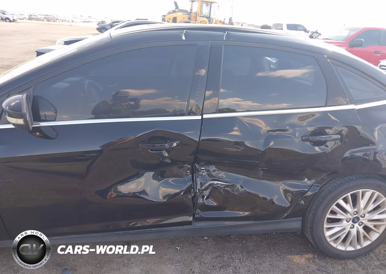 2017 Ford Focus Titanium VIN:1FADP3J22HL238656 - 6