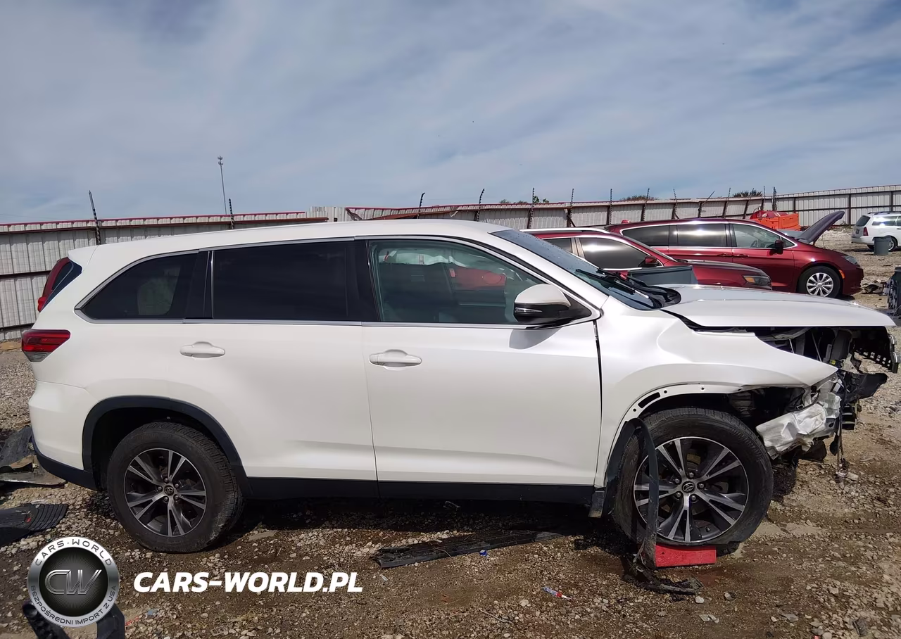 2019 Toyota Highlander Le VIN:5TDZZRFH8KS290891 - 14