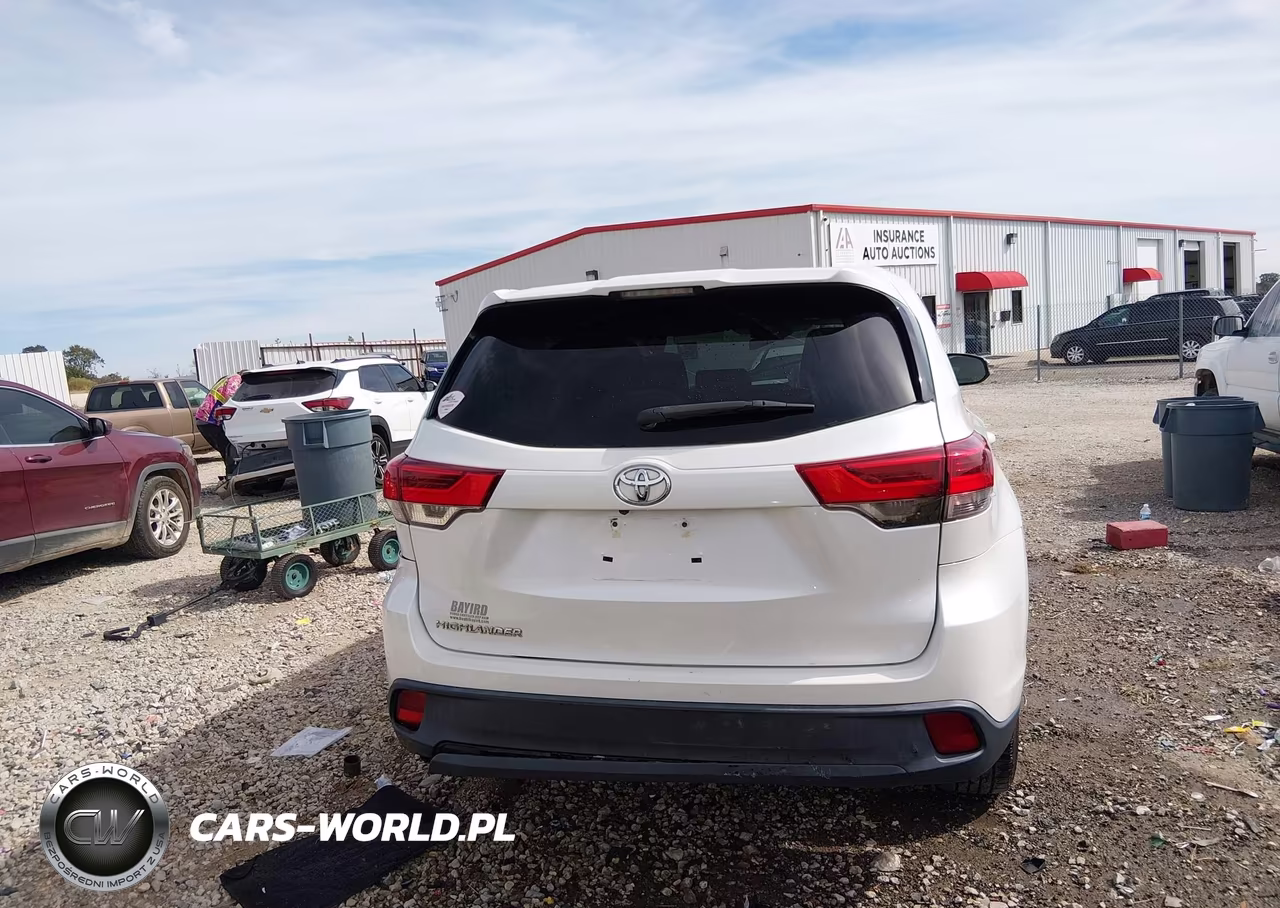 2019 Toyota Highlander Le VIN:5TDZZRFH8KS290891 - 17