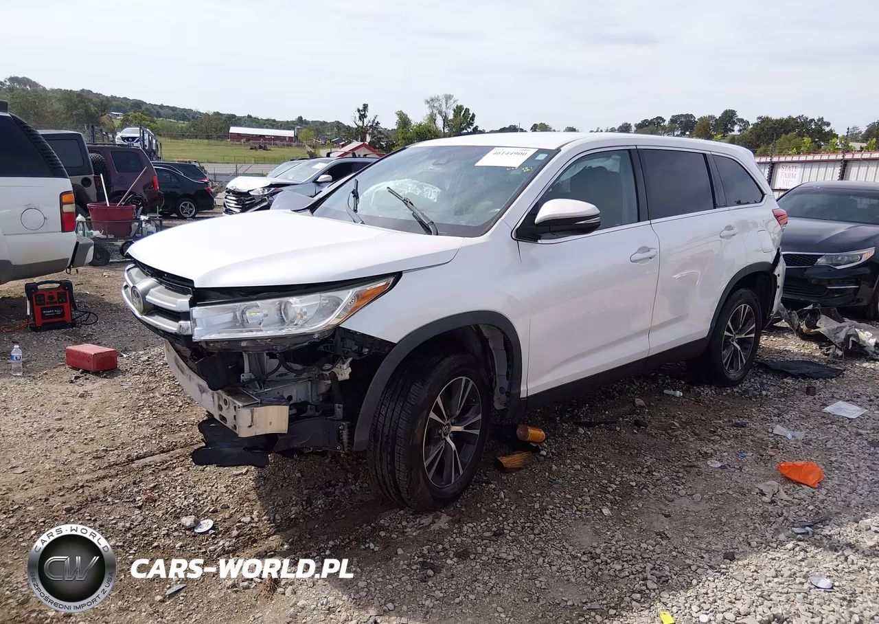 2019 Toyota Highlander Le VIN:5TDZZRFH8KS290891 - 2