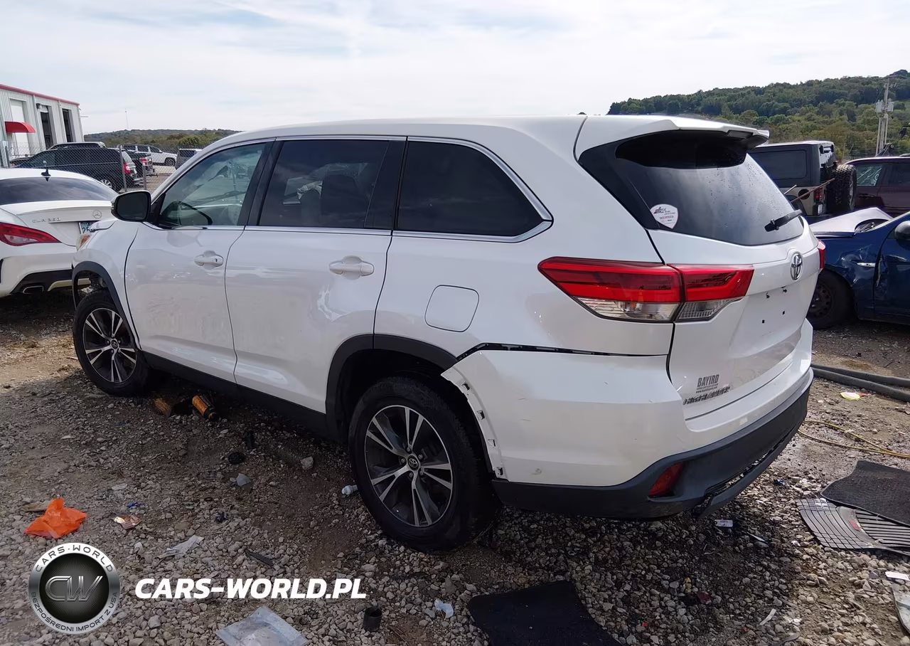 2019 Toyota Highlander Le VIN:5TDZZRFH8KS290891 - 3