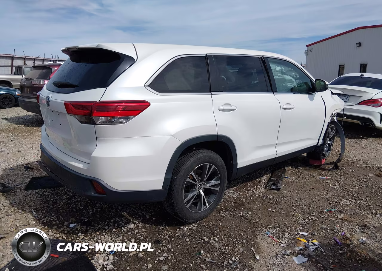 2019 Toyota Highlander Le VIN:5TDZZRFH8KS290891 - 4