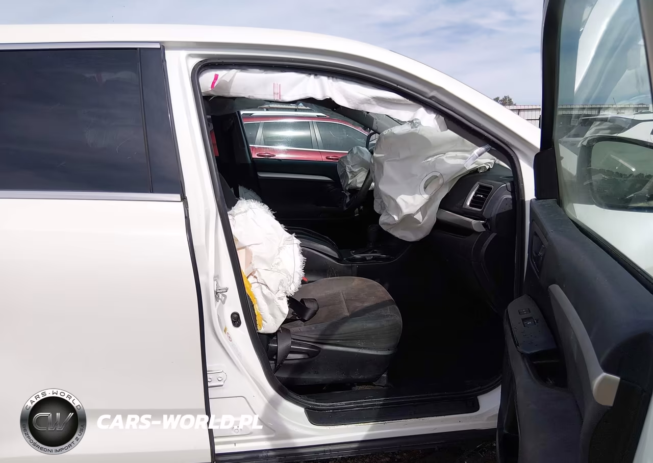 2019 Toyota Highlander Le VIN:5TDZZRFH8KS290891 - 5