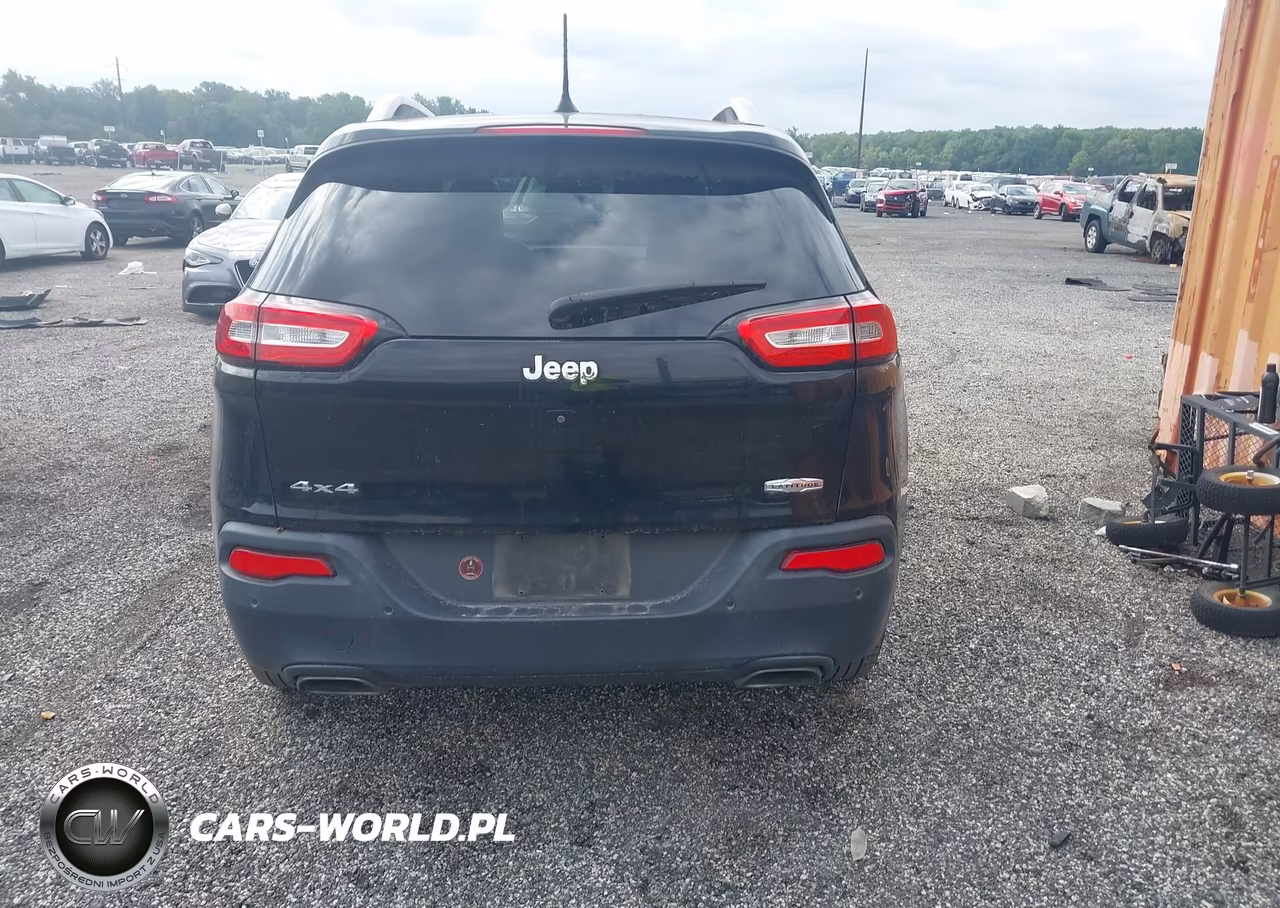 2017 Jeep Cherokee Latitude 4X4 VIN:1C4PJMCS5HW612980 - 16