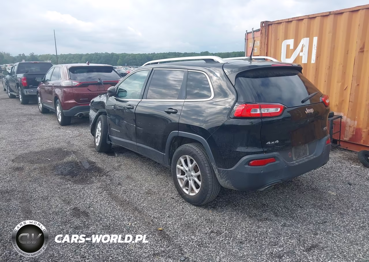 2017 Jeep Cherokee Latitude 4X4 VIN:1C4PJMCS5HW612980 - 3