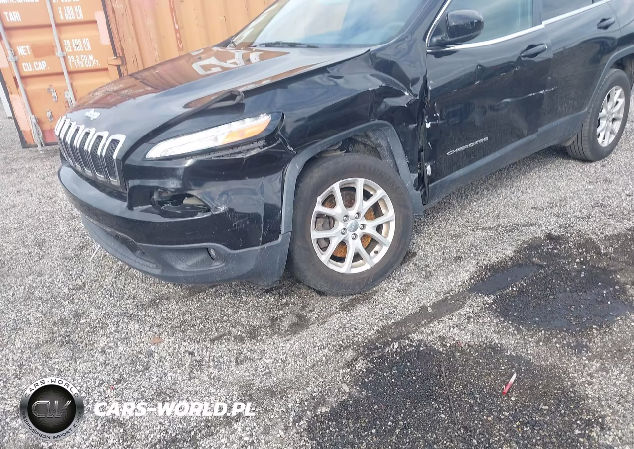 2017 Jeep Cherokee Latitude 4X4 VIN:1C4PJMCS5HW612980 - 6
