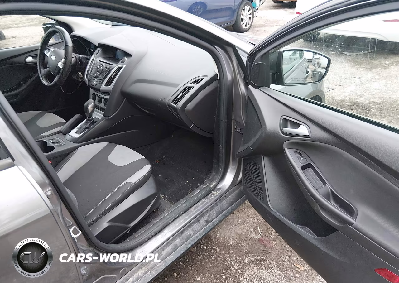 2014 Ford Focus Se VIN:1FADP3K21EL463550 - 5